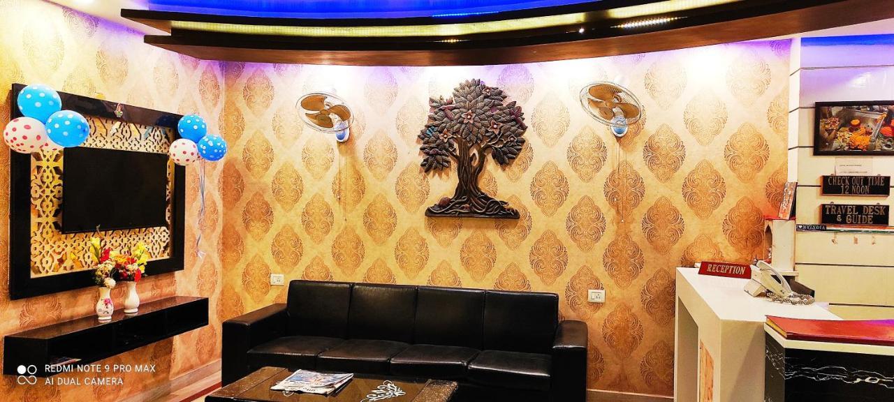 Hotel Aadesh Palace Waranasi Zewnętrze zdjęcie