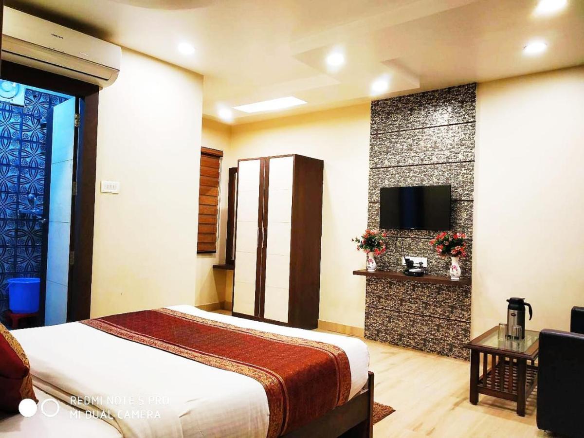 Hotel Aadesh Palace Waranasi Zewnętrze zdjęcie