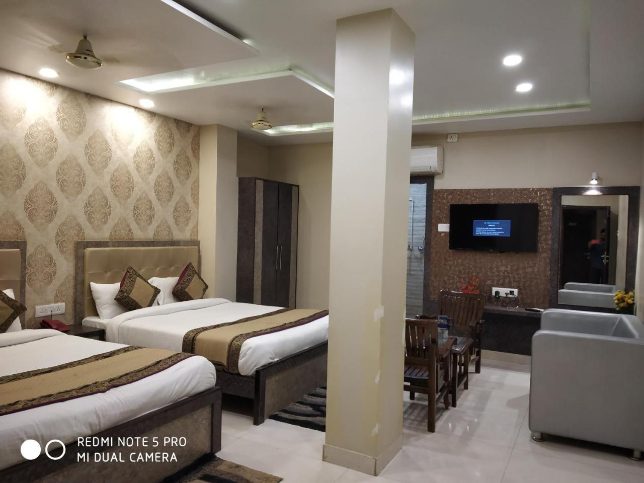 Hotel Aadesh Palace Waranasi Zewnętrze zdjęcie