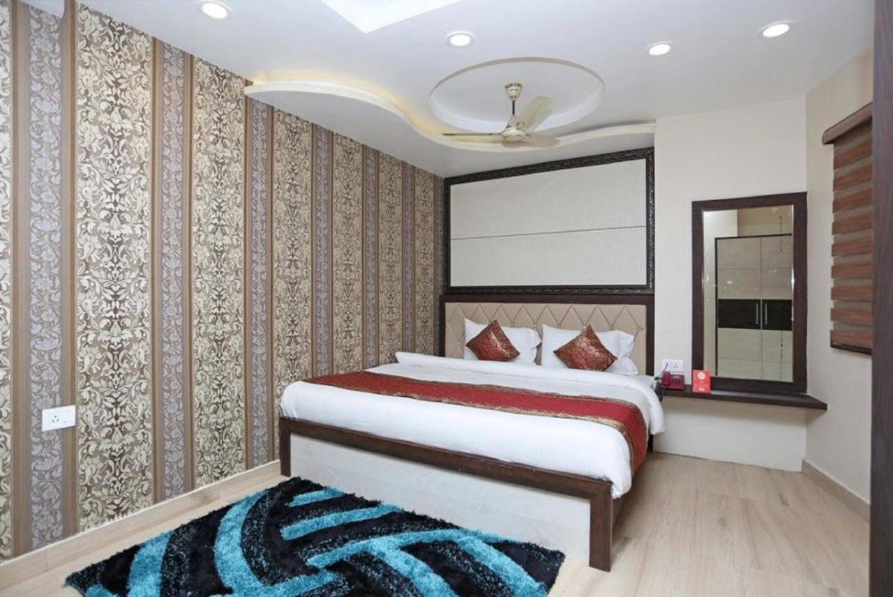 Hotel Aadesh Palace Waranasi Zewnętrze zdjęcie