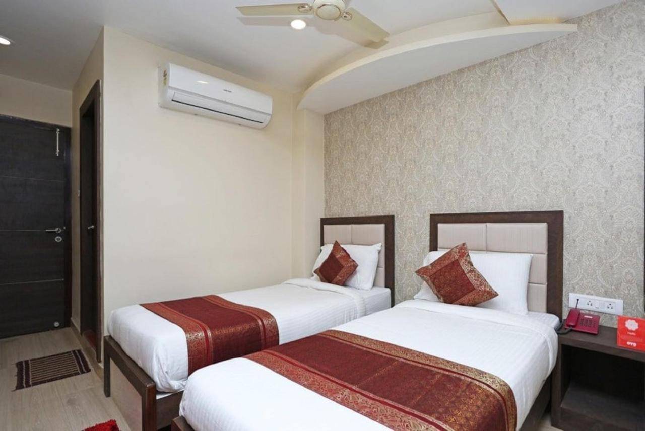 Hotel Aadesh Palace Waranasi Zewnętrze zdjęcie